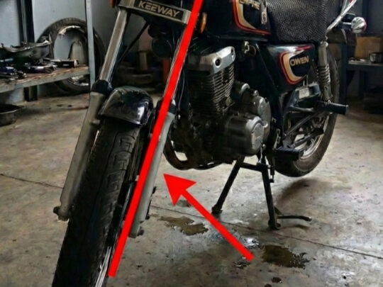 Moto con choque oculto